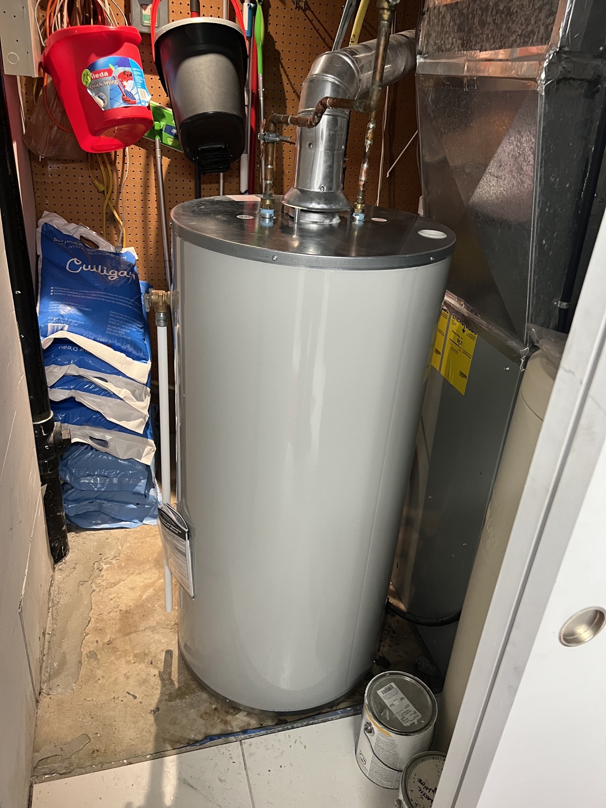 Replacement water heater installed in a Niagara Region mechanical room